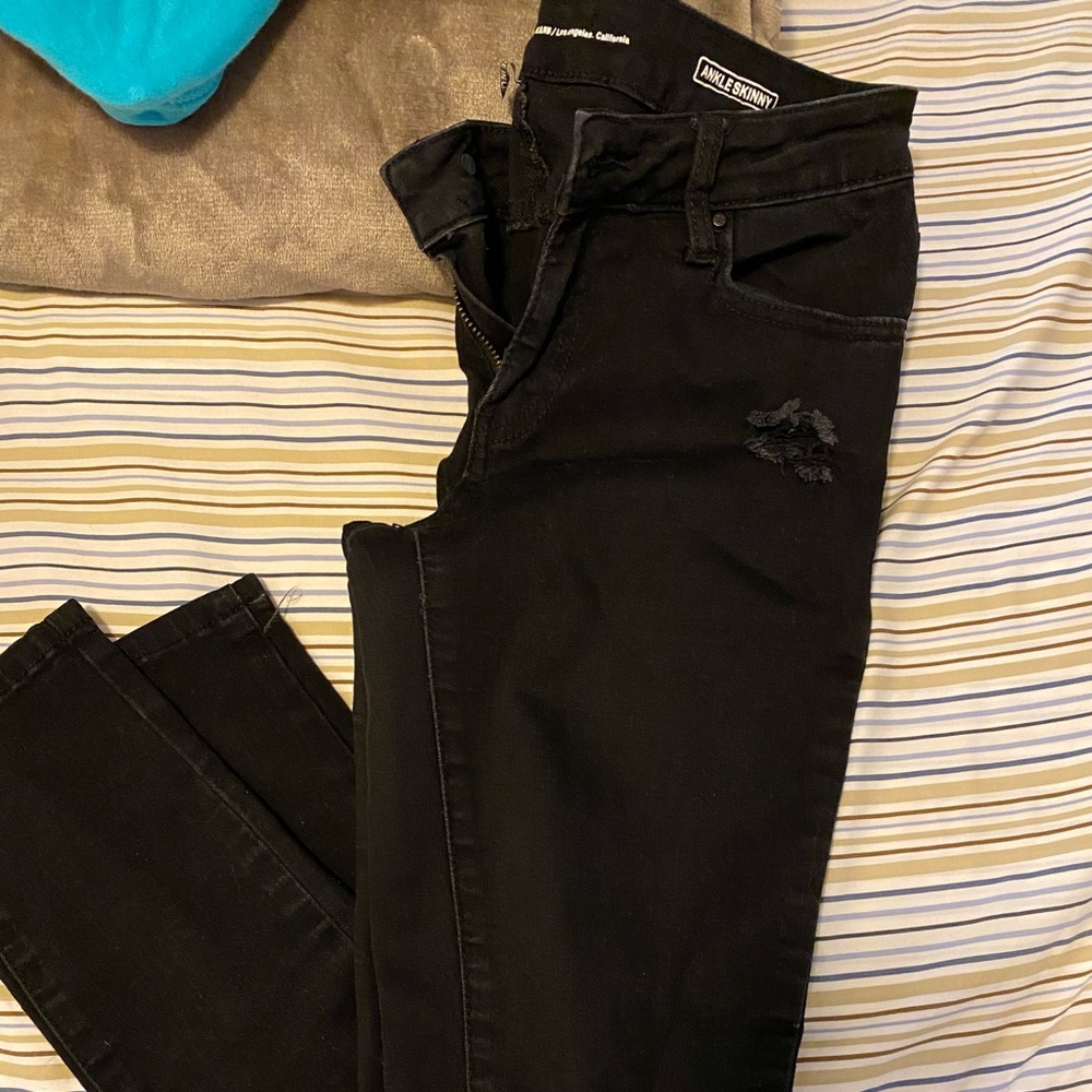Ripped skinny jeans
